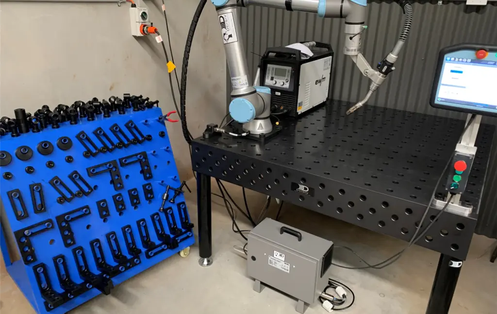 Universal UR10e Cobot Welding Cell